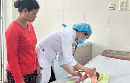 HAI TRẺ SINH CỰC NON XUẤT VIỆN KHỎE MẠNH